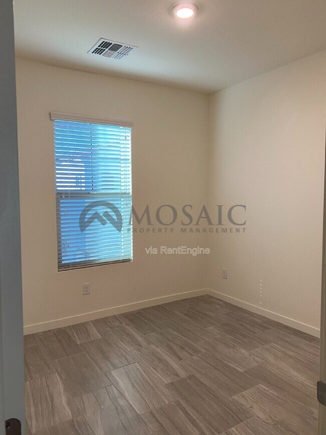 Building Photo - 4058 E Erie St