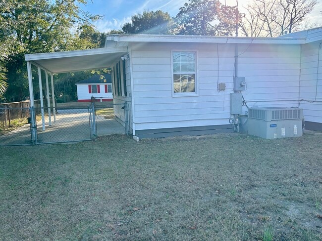 Building Photo - 1312 E 60th St