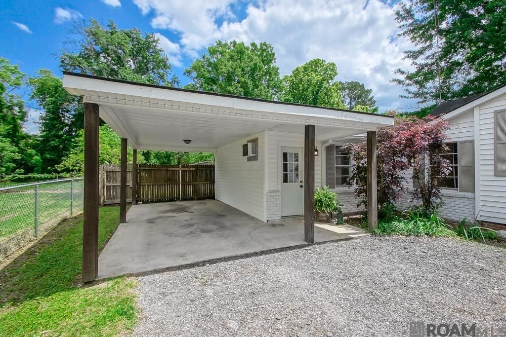 Building Photo - 110 St Jude St