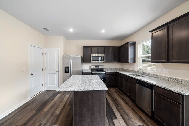 Building Photo - 3 Bedrooms, 2.5 Bathrooms, and 2083 sqft. comfortable and versatile Osprey plan in Raleigh 540 We...