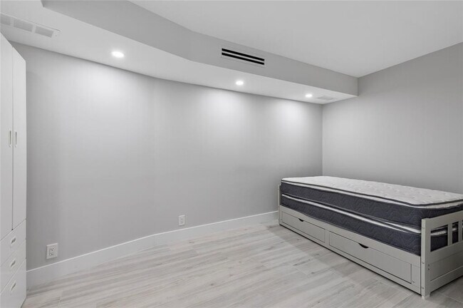 Building Photo - 4100 Galt Ocean Dr