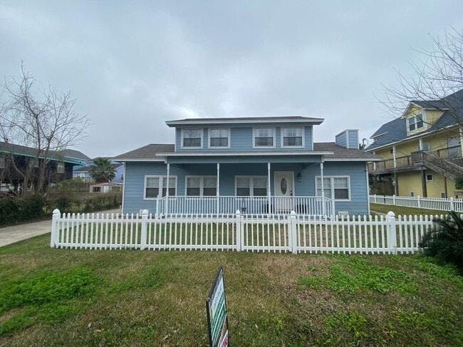 Building Photo - 911 Hawthorne Rd