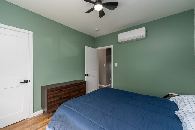 Building Photo - 1055 Parksley Ave