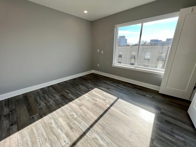Building Photo - 623 N 36th St
