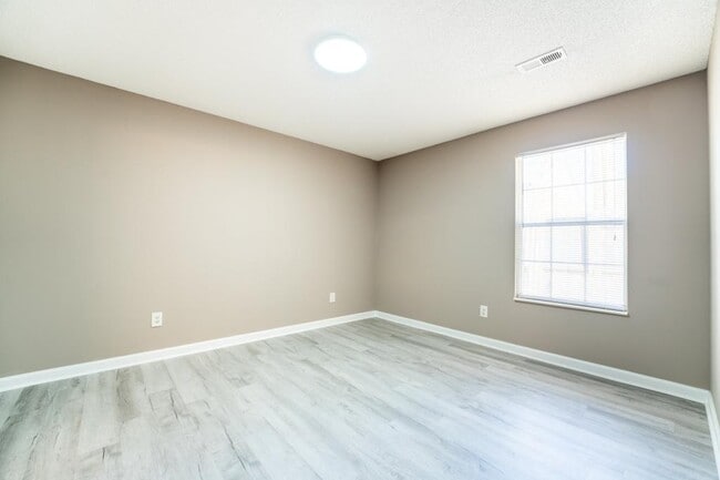 Building Photo - 334 Hawthorne Oaks Way
