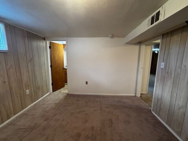 Building Photo - 4 Bedroom 2 Bath Single Family Home In South Cheyenne
