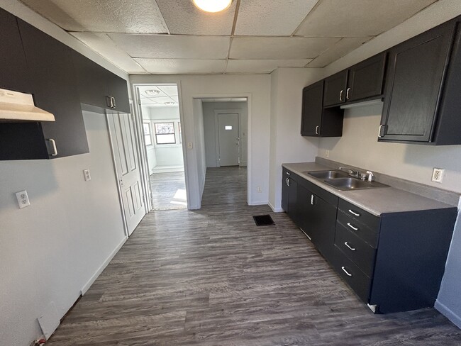 Building Photo - 505 Sheridan St