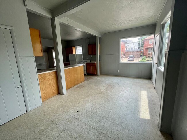 Building Photo - 4201 Cuming St
