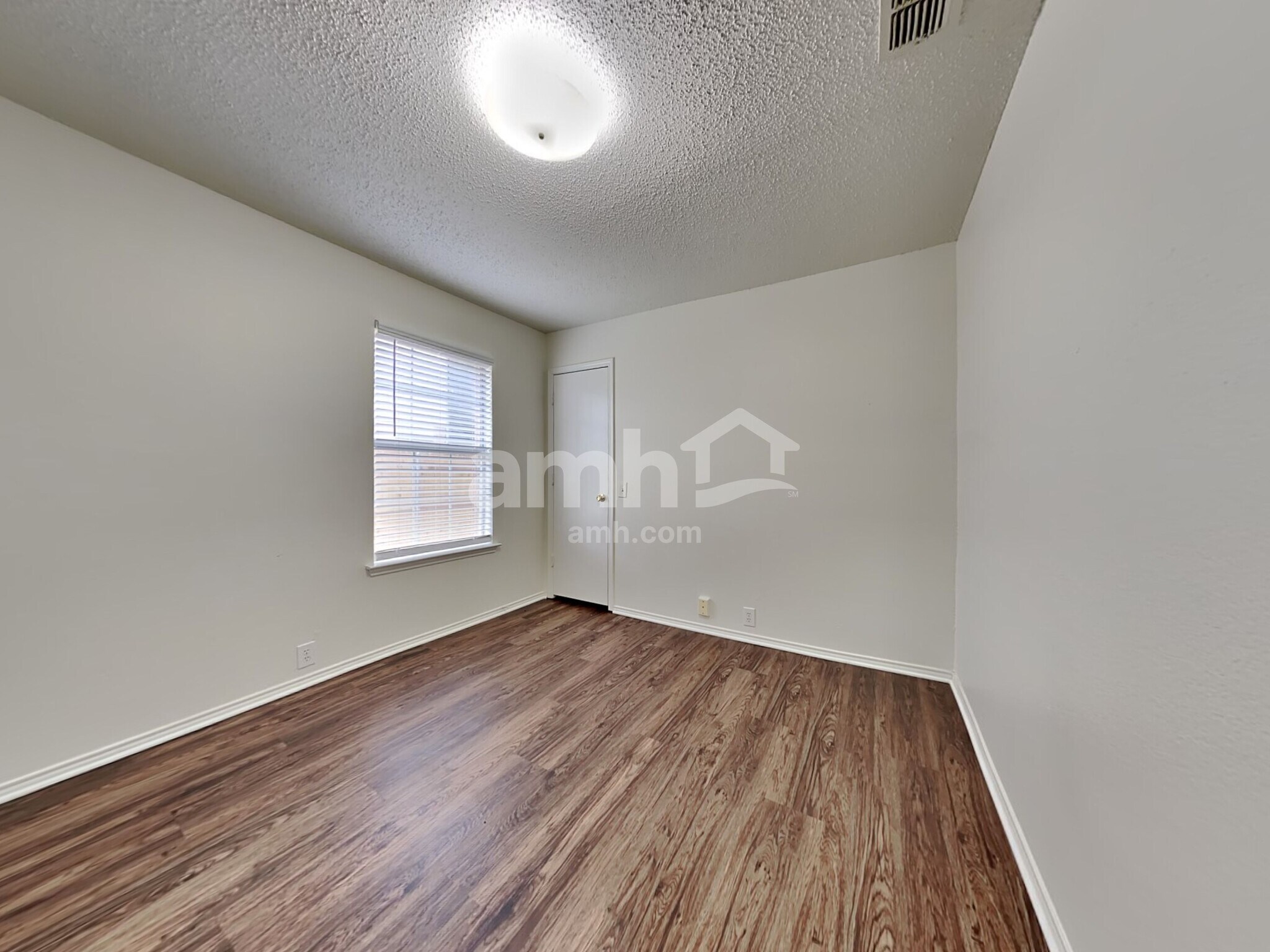 Building Photo - 8520 Auburn Dr