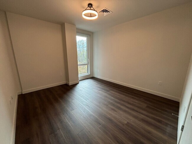Building Photo - Exceptional 2 Bed/2 Bath + Large Family Ro...