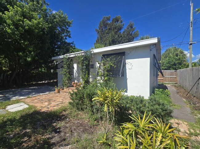 Building Photo - 1115 S M St