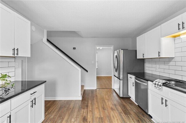 Building Photo - 5839 Rivercroft Rd