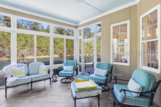 Building Photo - 165 Topside E