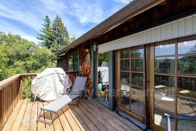 Building Photo - 646 Blue Ridge Dr