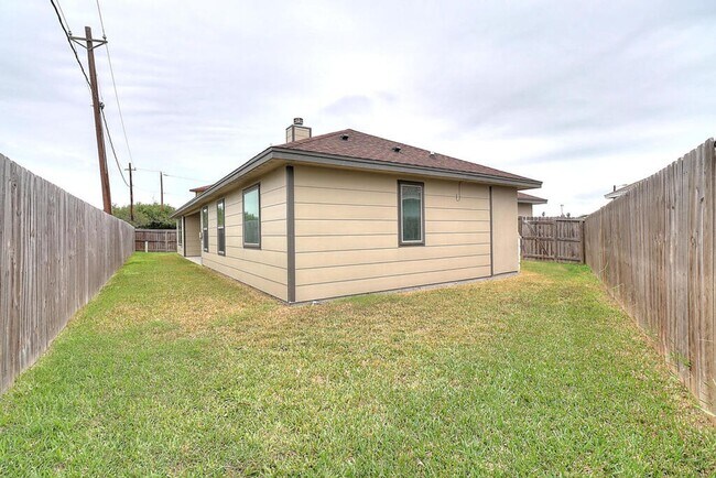 Building Photo - 7202 Lake Melody
