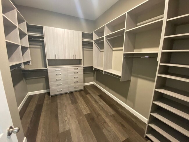 Building Photo - Incredible Home in Parker