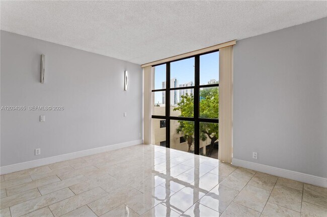 Building Photo - 17021 N Bay Rd