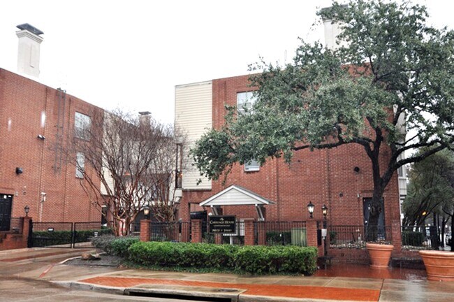 Building Photo - 2902 State St