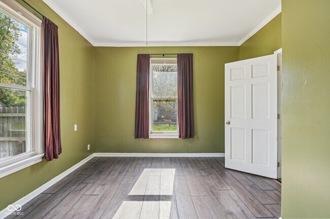 Building Photo - 1920 E 67th St