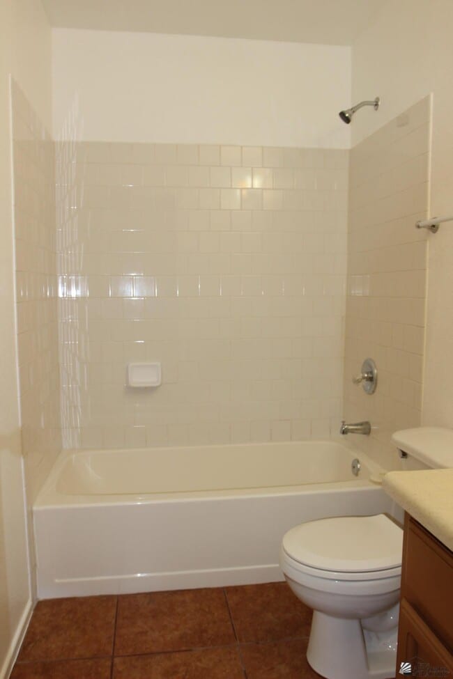 Building Photo - 2090 S 44th Dr