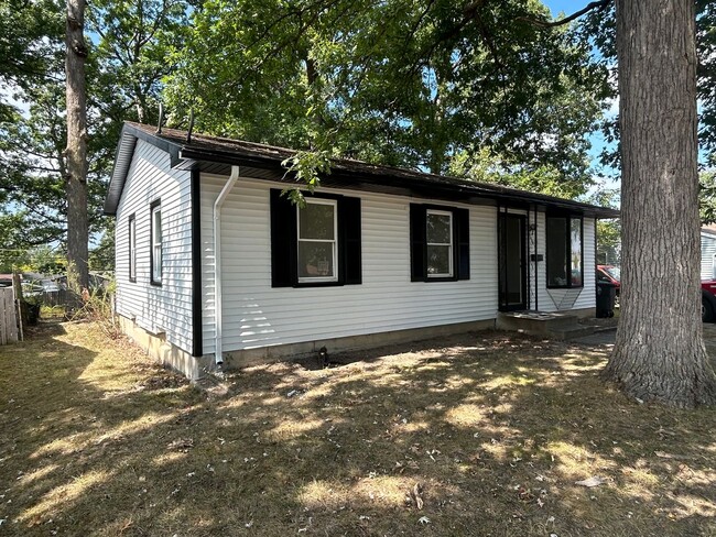 Building Photo - COMING SOON! 3 BEDROOM HOME!