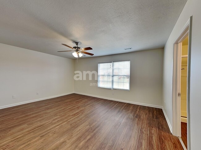 Building Photo - 1245 Cloverview St