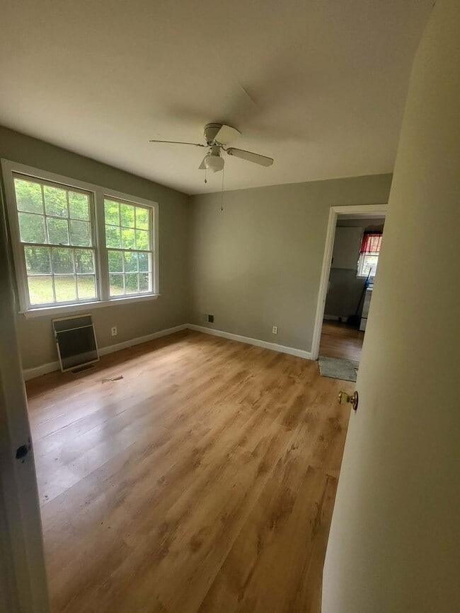 Building Photo - 3 Bedroom, 1 Bath house