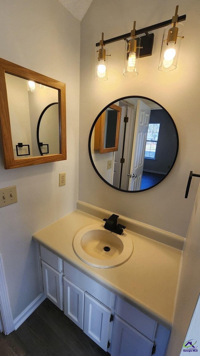 Building Photo - 101 Country Cove