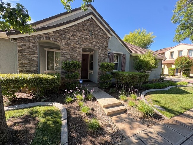 Building Photo - Beautiful 3 bed 2 Bath Home in Mountain House