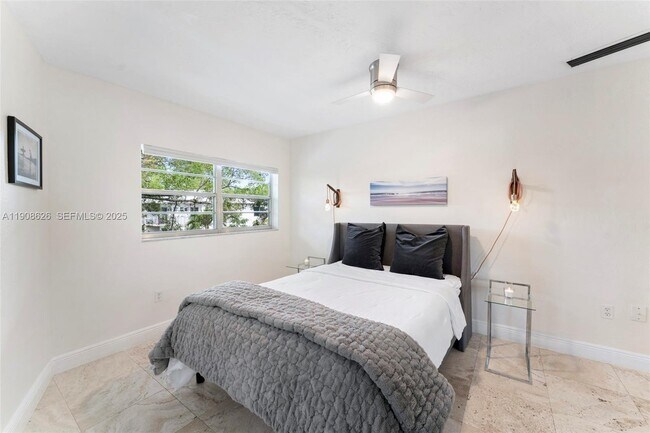 Building Photo - 1860 Venice Park Dr