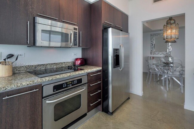 Building Photo - 6515 Collins Ave