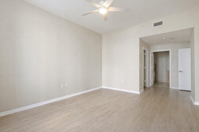 Building Photo - 511 SE 5 Ave