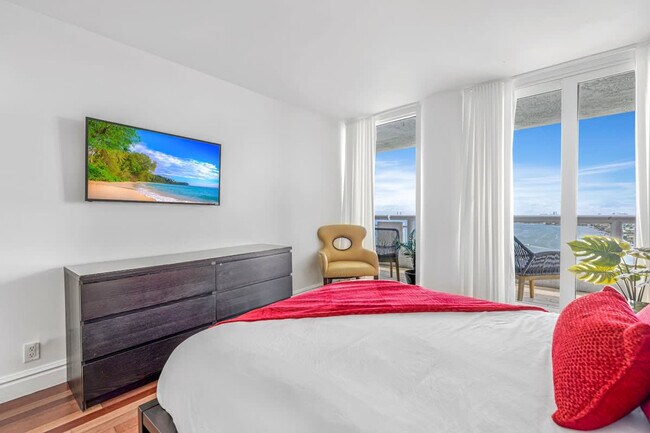 Building Photo - 1717 N Bayshore Dr