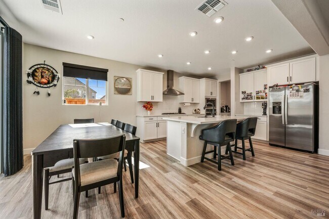 Building Photo - 1245 Pacific Pl