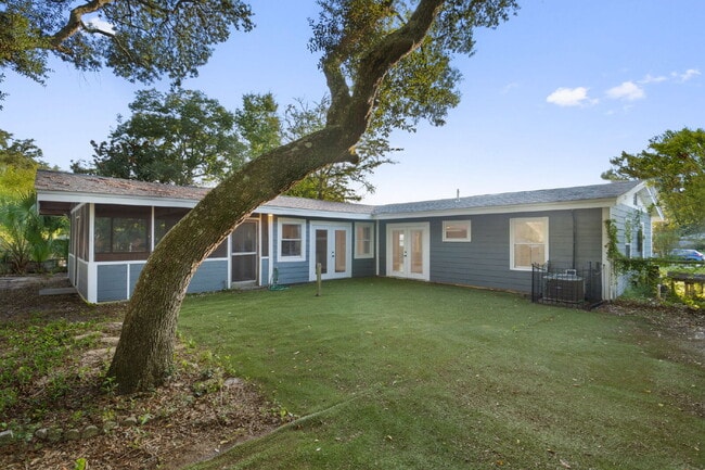 Building Photo - 19 Eglin St