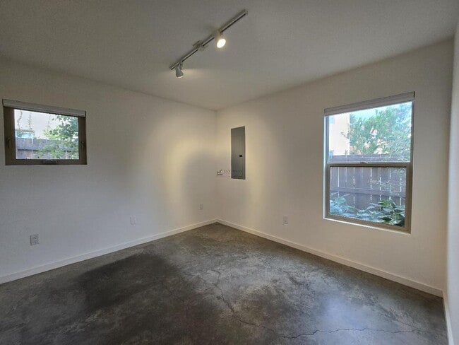 Building Photo - 2180 W Alameda St