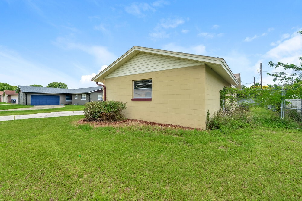 Building Photo - 10945 Tangora St