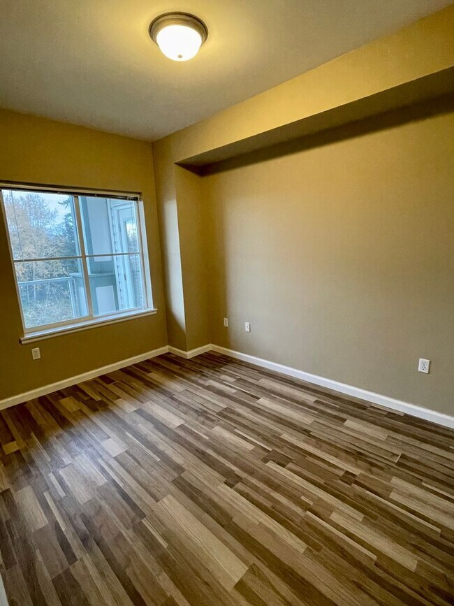 Building Photo - Beautiful, spacious two-bedroom, two-bath ...