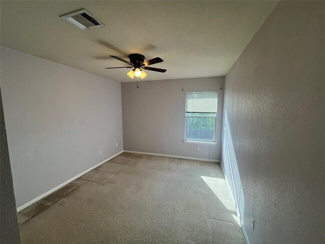 Building Photo - 221 Gainer Dr