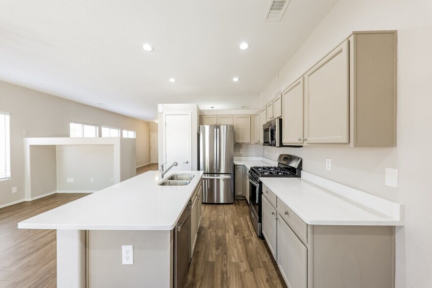 Building Photo - 16862 W Post Dr