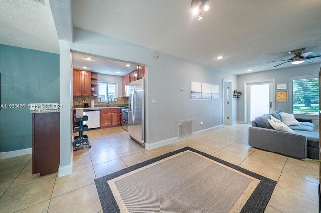 Building Photo - 1501 SW 35th Terrace