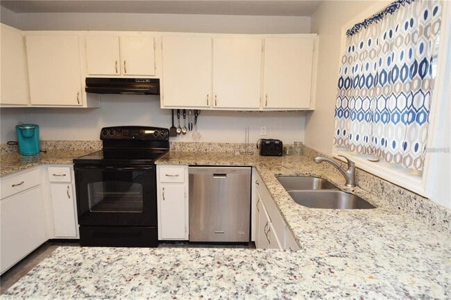 Building Photo - 3873 Pompano Dr SE