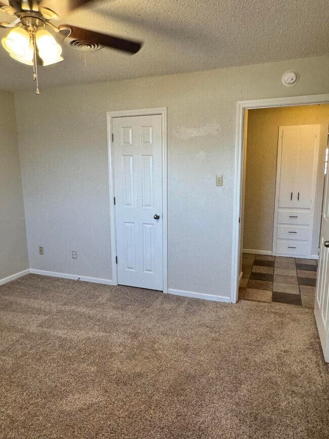 Building Photo - 5422 33rd St