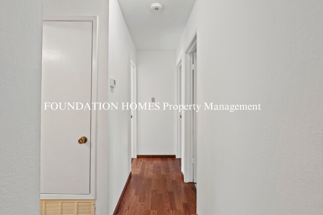 Building Photo - 158 Roundtree Blvd