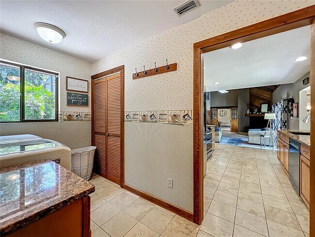 Building Photo - 4661 SW 7th Avenue Rd