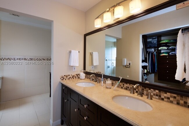 Building Photo - 5631 SW 58th Ct