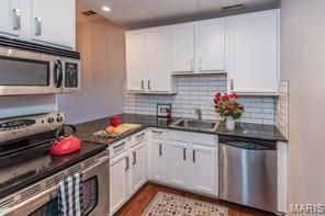 Building Photo - 627 Clara Ave