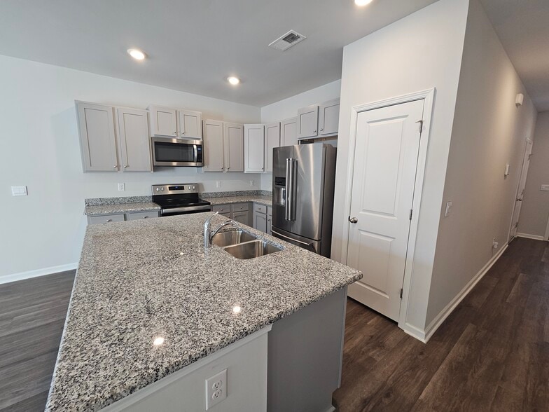 Building Photo - 7566 Knightbell Cir