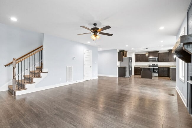 Building Photo - Pet Friendly Four Bedroom!