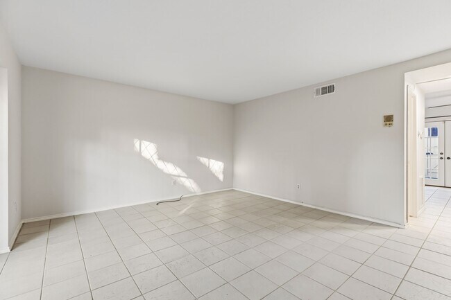 Building Photo - 6422 Burgoyne Dr.